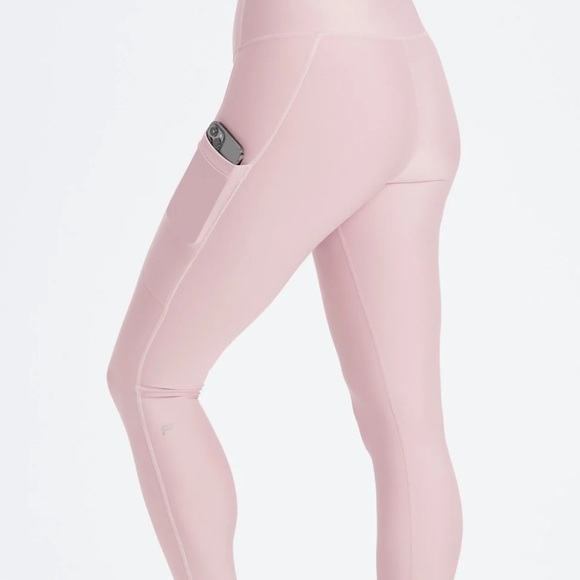 Mila High-Waisted pocket capri - Picture 4 of 5